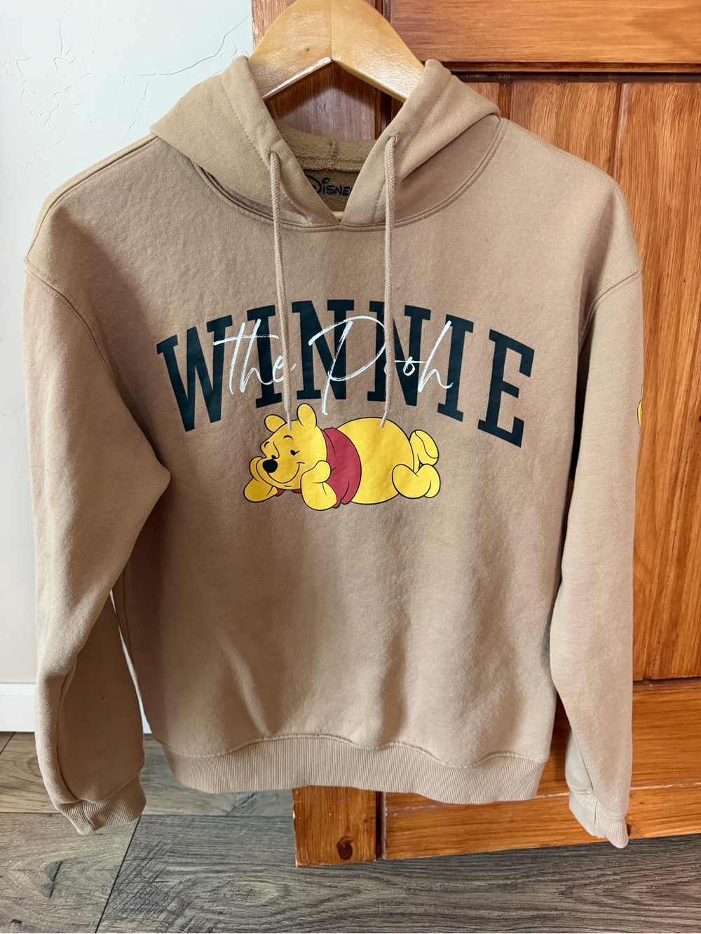 Disney Winnie the Pooh Tan Brown Varsity Graphic Hoodie Sweatshirt Medium EUC